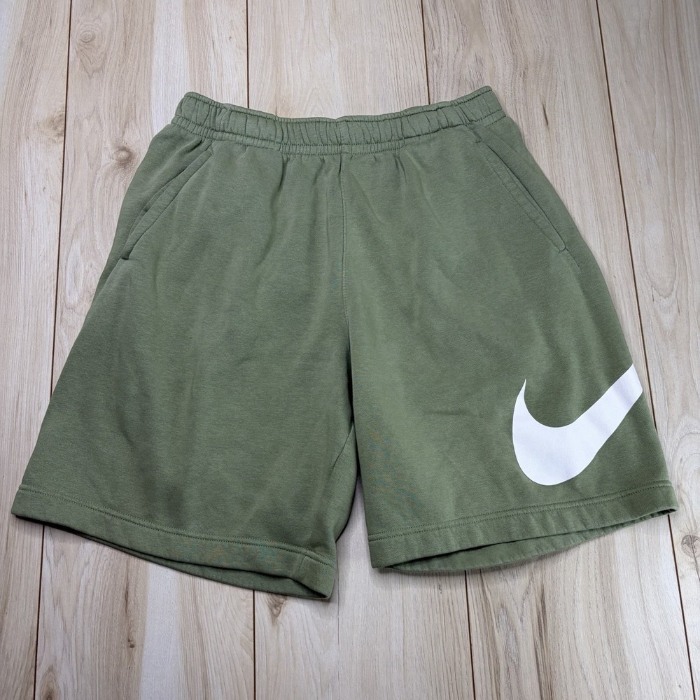 Nike Club Pistachio Green Men's Graphic Fleece Shorts Size Medium BV2721-386